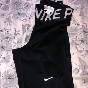 Nike pro women’s athletic leggings